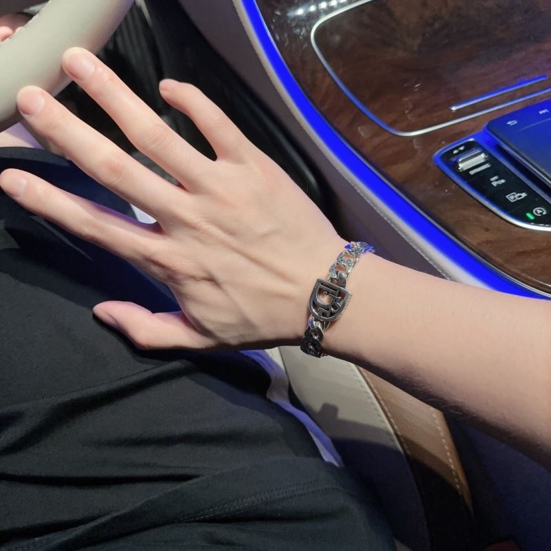 chr1st1an D10r bracelets